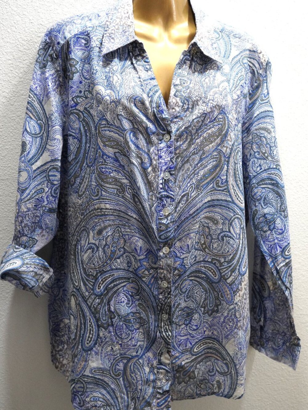 Chico's Paisley Tab Sleeve Light Weight Blouse size 3